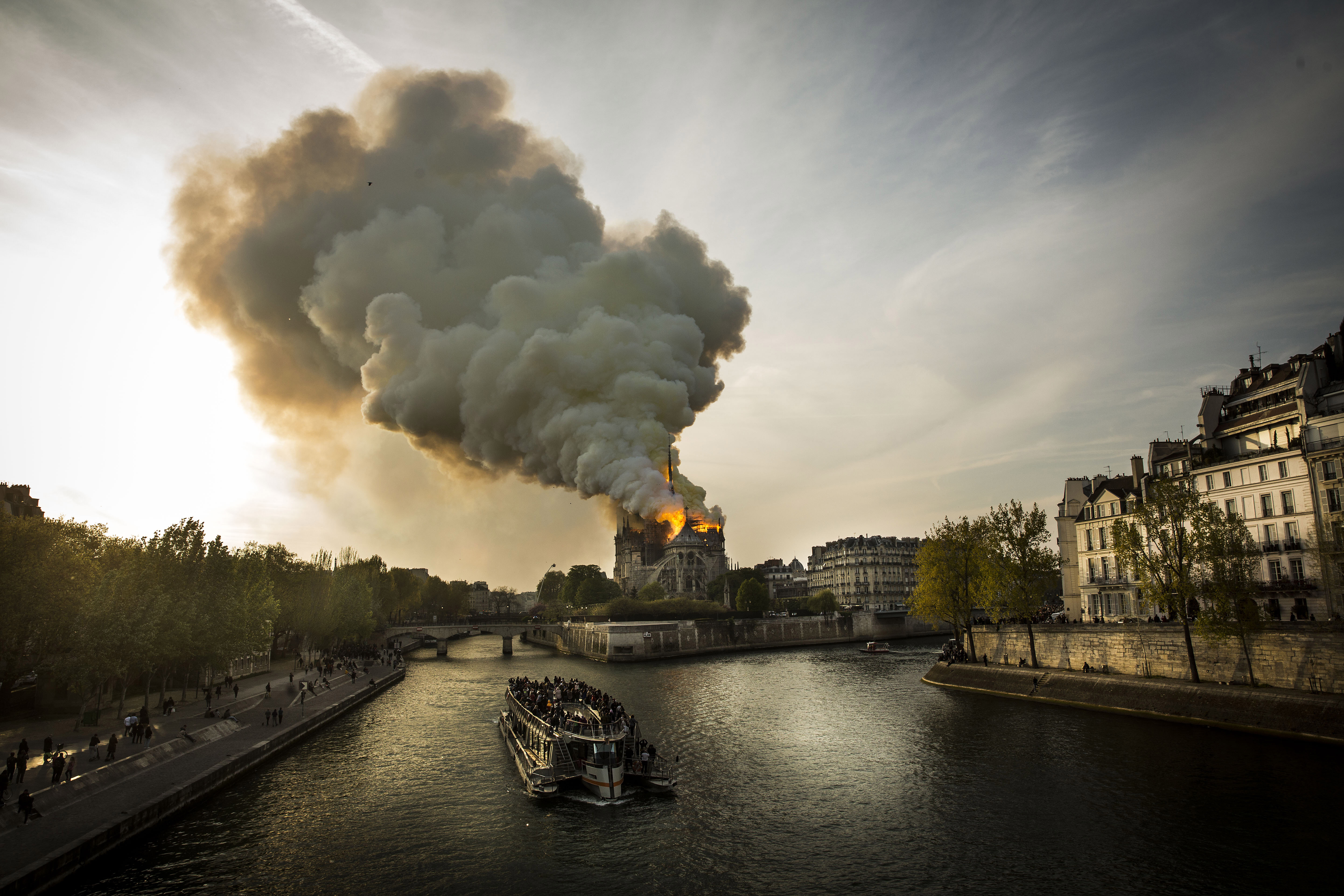 Notre-Dame de Paris en feu – 15 avril 2019